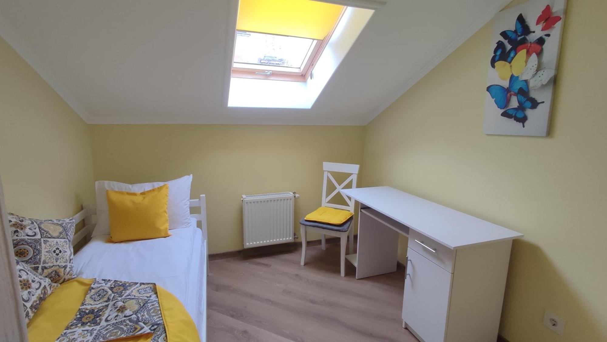 Ferienwohnung Сонячна Мансарда Kamjanez-Podilskyj Exterior foto